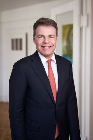 Dominik E. Zehnder - Senior Partner